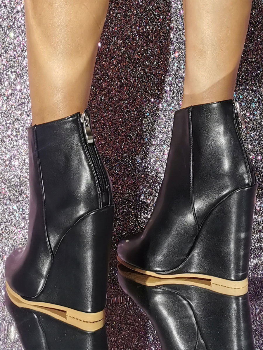 Black Round-Toe Wedge Curve Ankle Boots — view 3