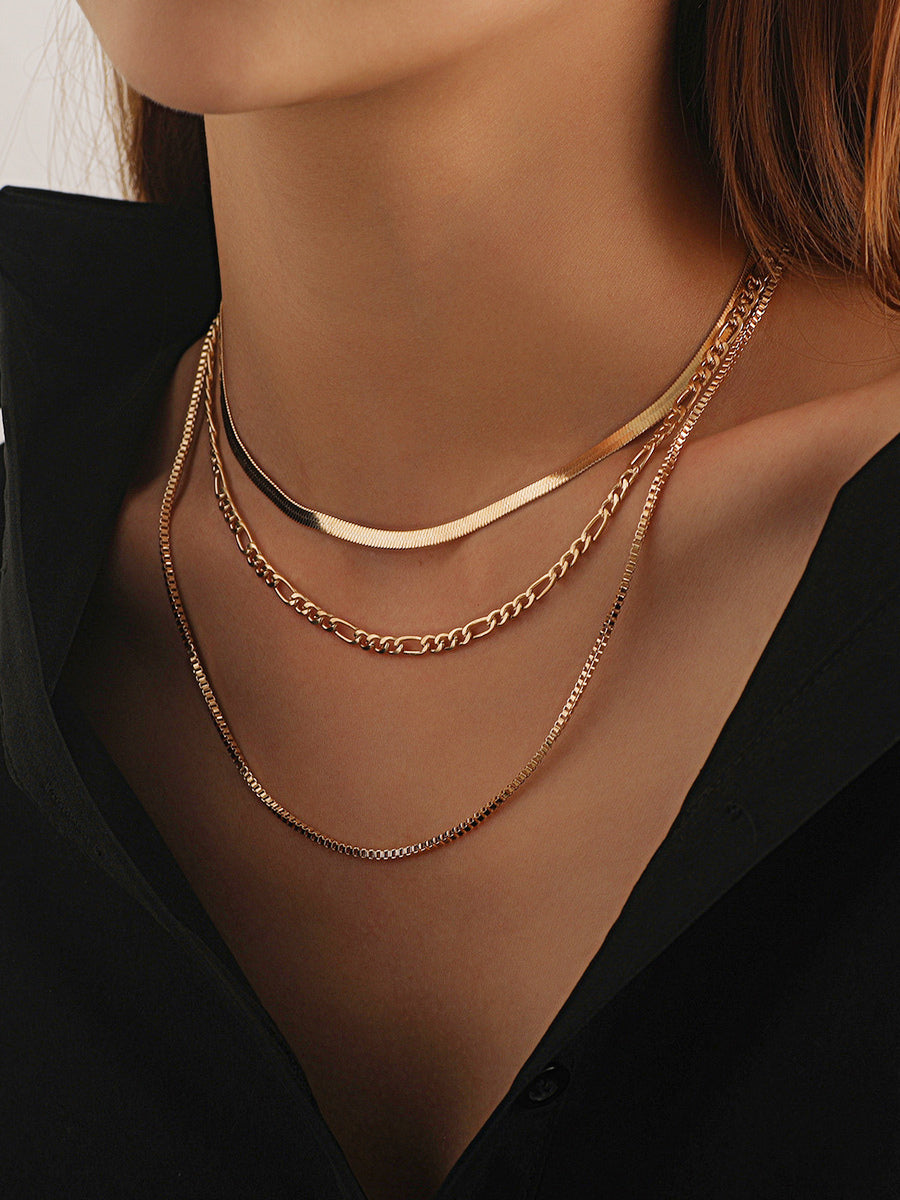 gold necklace — view 3