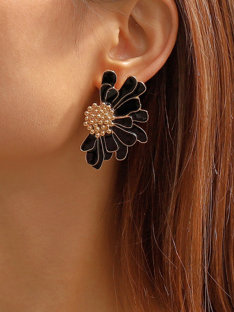 gold earrings — view 6