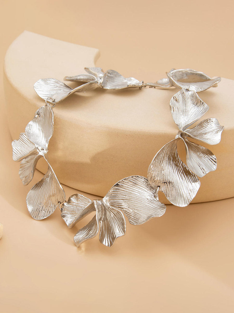 gold necklace — view 5