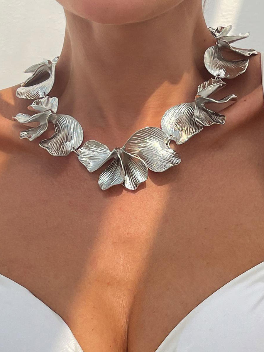 gold necklace — view 4
