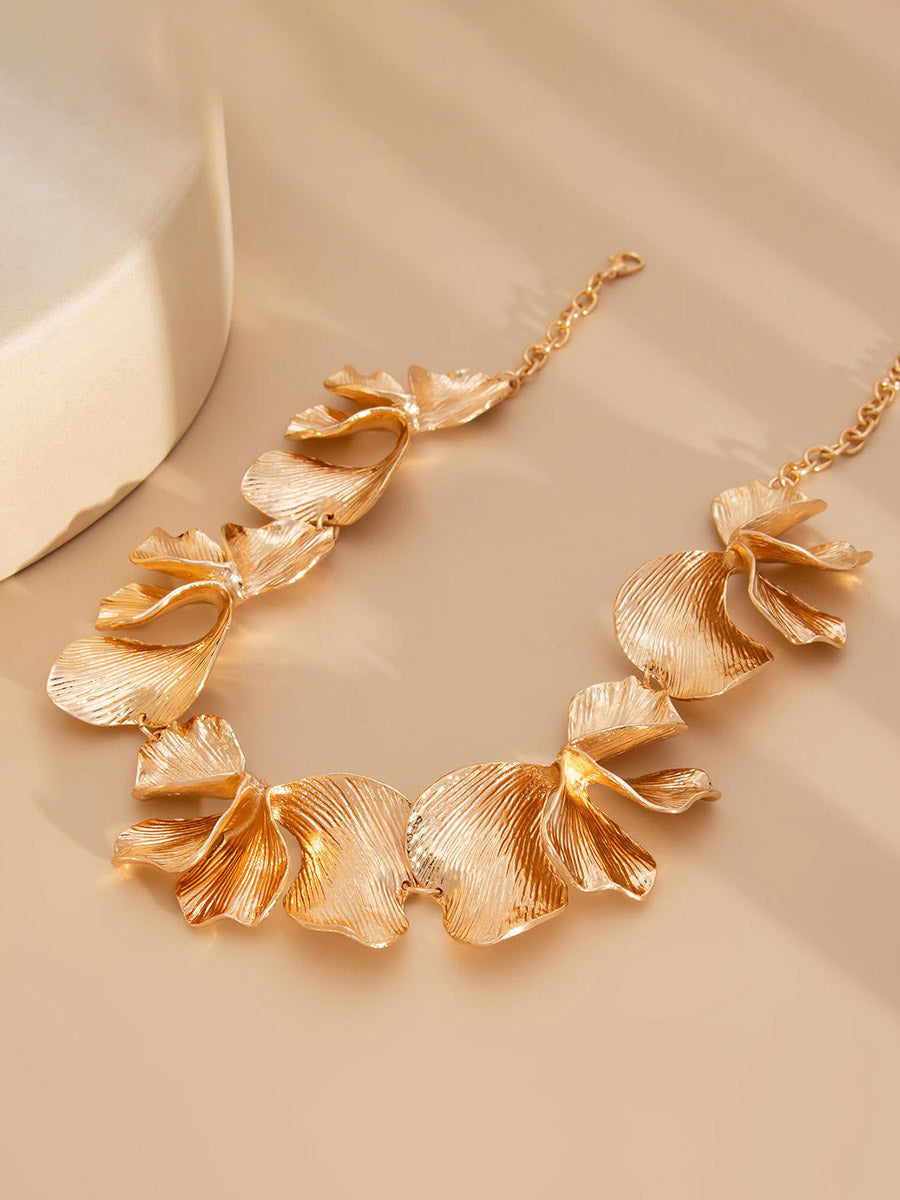 gold necklace — view 2