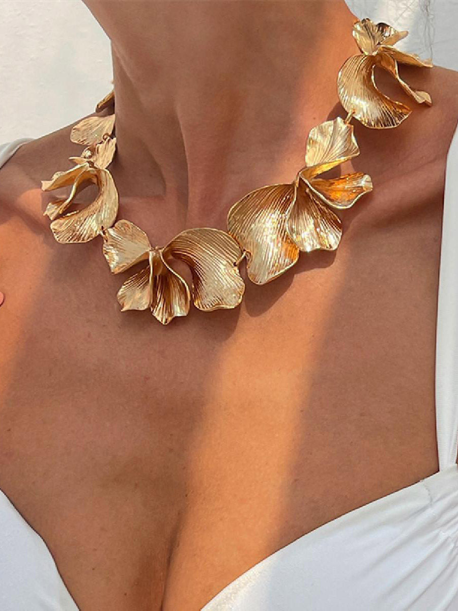 gold necklace — view 1